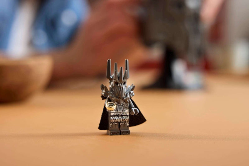 LEGO Icons: The Lord of the Rings - Sauron's Helmet - 11373 - image 4
